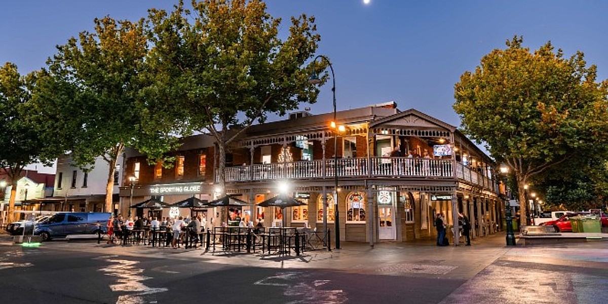 Bendigo police probe CBD stabbing